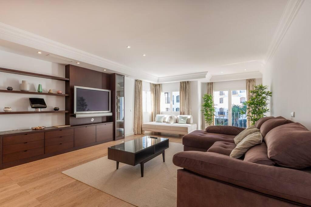 Bright Elegant 3Bdr Apartment In Puerto Banus 马尔韦利亚 外观 照片